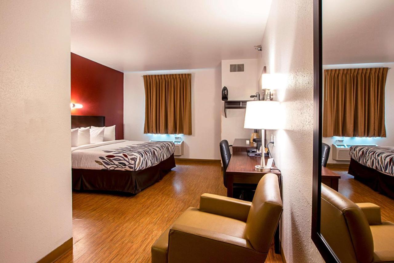Seasons Inn トラバーズ・シティ エクステリア 写真